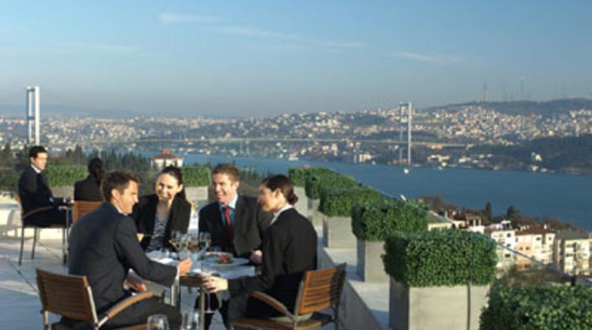 Summit Bar'da Yaz Keyfi