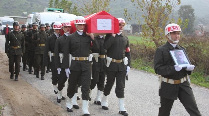 Trafik kazasında hayatını kaybeden &Ccedil;ineli asker son yolculuğuna uğurlandı