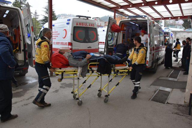 Kütahya'da otomobiller çarpıştı: 1 ölü, 5 yaralı