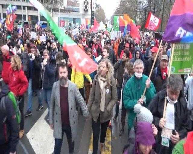 Brüksel'de on binlerce kişi iklim değişikliğini protesto için yürüdü