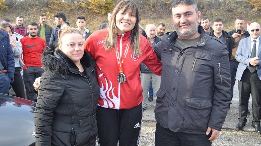 Şennur Demir memleketinde coşkuyla karşılandı