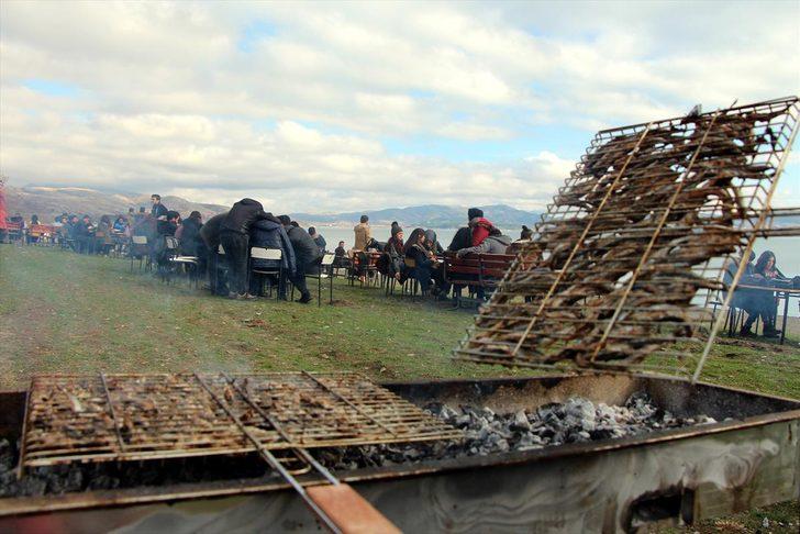Göl kıyısında hamsi festivali  G1