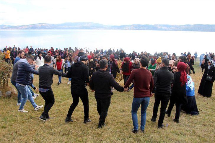 Göl kıyısında hamsi festivali  G4