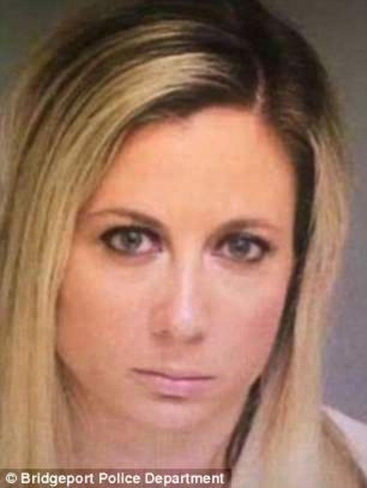 Böyle öğretmen olmaz olsun! Zihinsel engelli öğrencilerini kandırıp ilişkiye girmiş G3