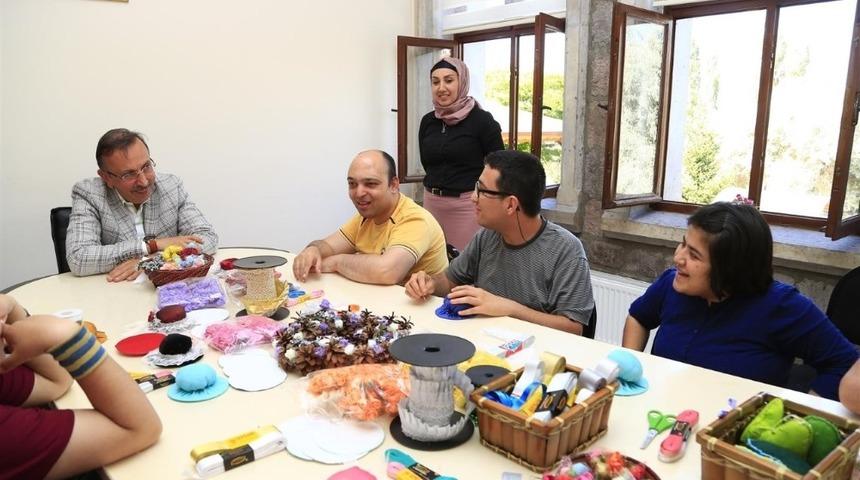 Se&ccedil;en, &ldquo;Engelli kardeşlerimizin her alanda başarılı olması i&ccedil;in &ccedil;aba harcıyoruz&rdquo;