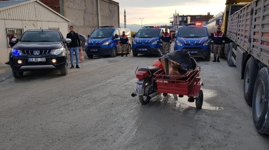 Sepetli motorla hırsızlık yapan 2 ş&uuml;pheli yakalandı