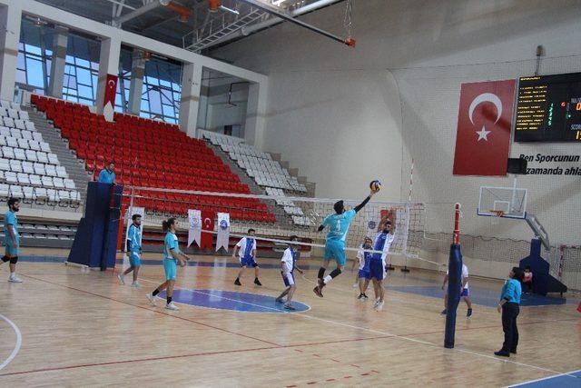 KYK’lı gençler voleybol turnuvasında yarıştı