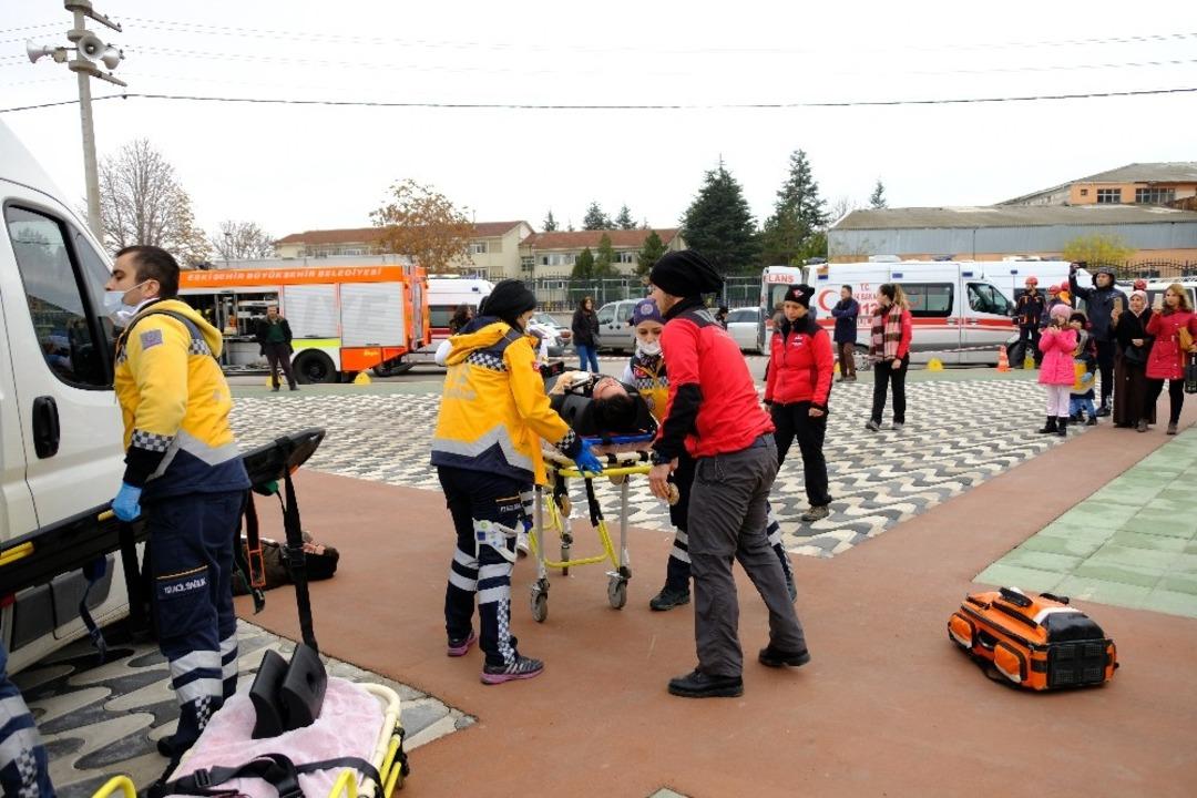 Ger&ccedil;eği aratmayan kaza tatbikatı