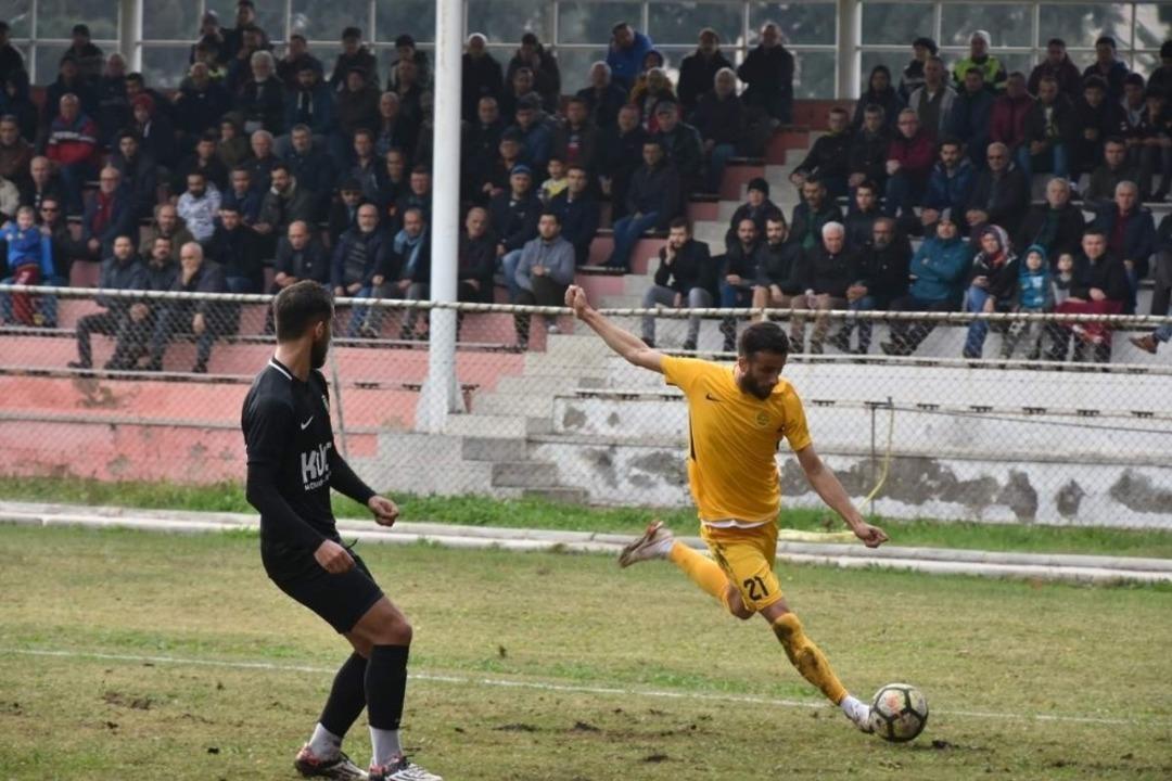 Aliağaspor sahasında gols&uuml;z berabere kaldı