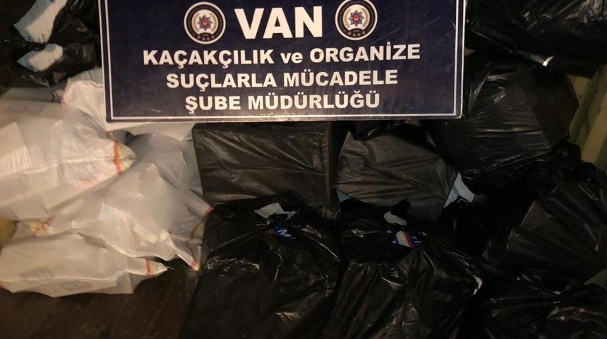 Van&rsquo;da 14 bin 110 paket ka&ccedil;ak sigara ele ge&ccedil;irildi