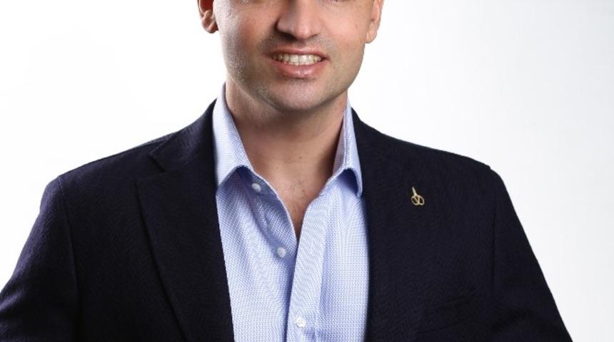 Ayrık dişler g&uuml;lmeyi engelliyor