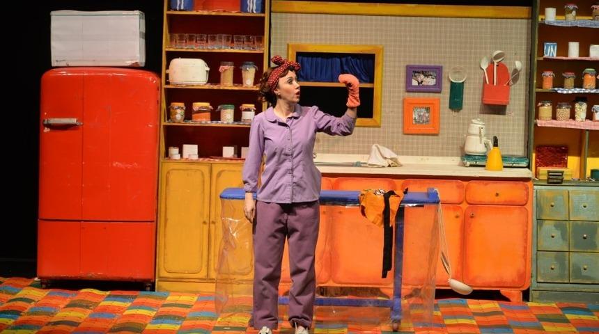 Minikler i&ccedil;in &ldquo;Bir g&uuml;n ayakkabımın teki&rdquo; adlı &ccedil;ocuk oyunu sahnelendi