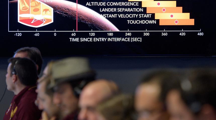 NASA'nın Mars'a indirdiği sismik inceleme aracı InSight Elysium Düzlüğü'nün videosunu gönderdi