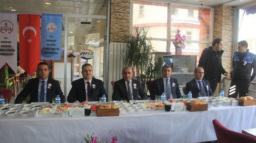 Vali Akbıyık, engellilerle bir araya geldi