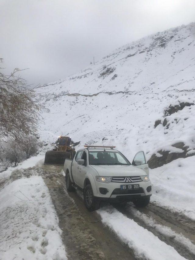 Hakkari’de kapalı köy yolları ulaşıma açıldı