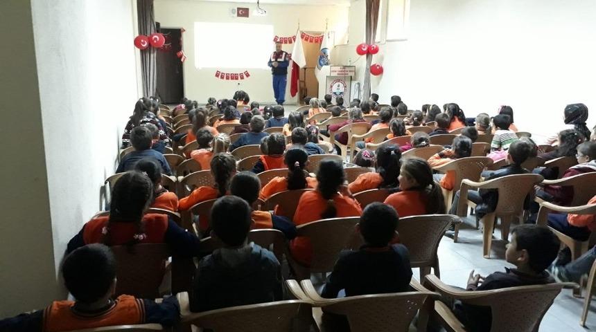 Jandarma trafik timleri ders verdi