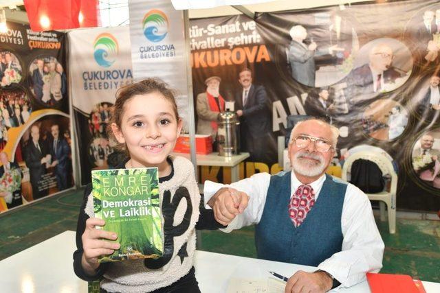 Banu Avar ve Emre Kongar Adana’da fuara katıldı