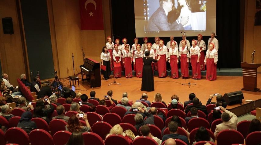T&uuml;rk-Ukrayna-Kırım gecesinden d&uuml;nyaya barış ve dostluk mesajı