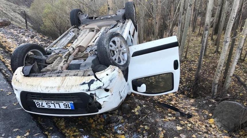Otomobil ters döndü:1 yaralı