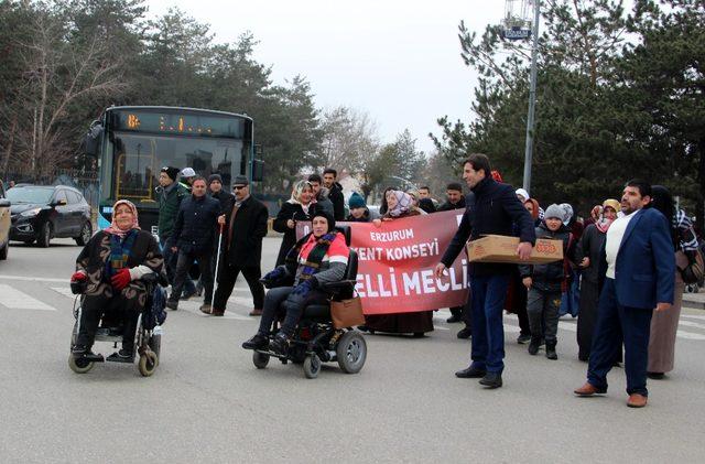 Asayiş Şube Müdüründen üşüyen ellere eldiven