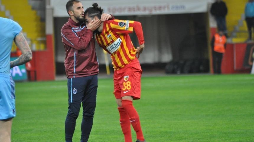 Mert &Ouml;zyıldırım g&ouml;zyaşlarına boğuldu