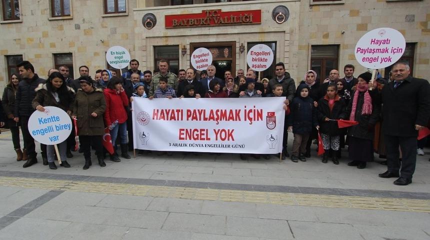 Vali ve Belediye Başkanı engelli parkurunda empati yaptı