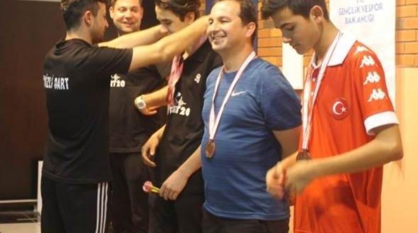 Denizli’de ‘dart yarışması’ birincisi belli oldu