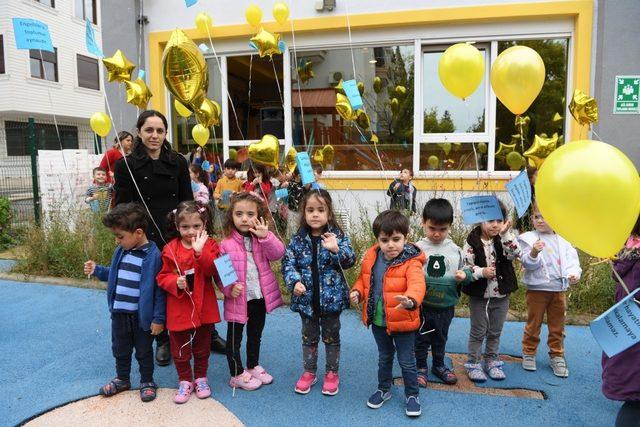 Küçük elleriyle büyük yüreklere dokundular