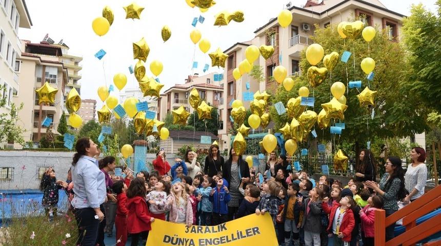 K&uuml;&ccedil;&uuml;k elleriyle b&uuml;y&uuml;k y&uuml;reklere dokundular