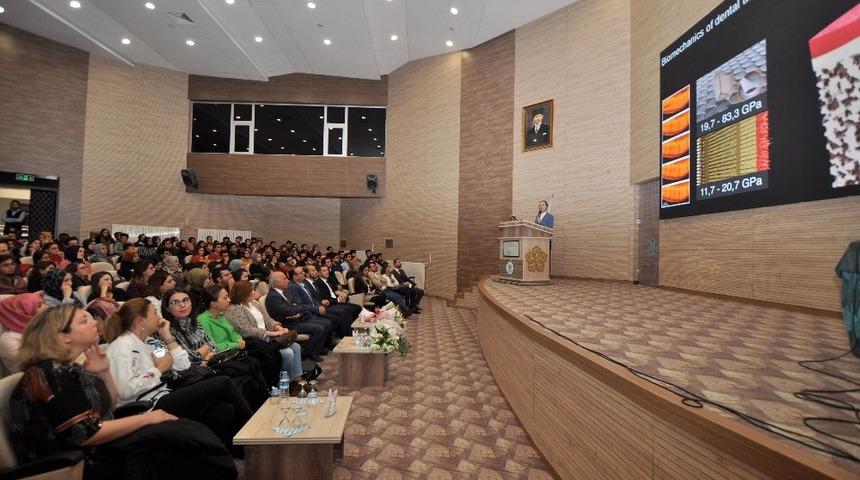 NE&Uuml;&rsquo;de diş hekimliğindeki yeni gelişmeler ve sorunlar konuşuldu