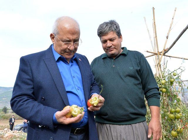 Kocamaz, Silifke’de selden zarar gören üreticileri ziyaret etti