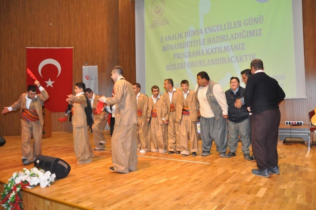 Şırnak&rsquo;ta engelliler g&ouml;n&uuml;llerince eğlendi