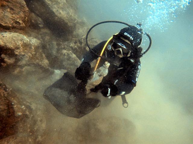 Üniversiteli dalgıçlardan Saros Körfezi'nde dip temizliği