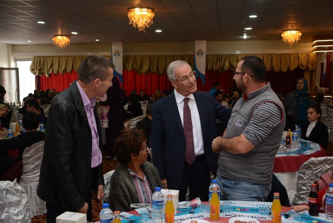 Dinar Belediyesinden engelli vatandaşlar onruna yemek