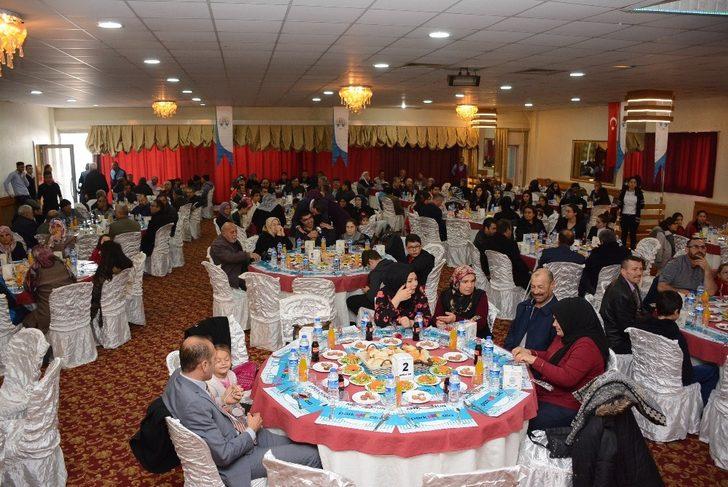 Dinar Belediyesinden engelli vatandaşlar onruna yemek G3