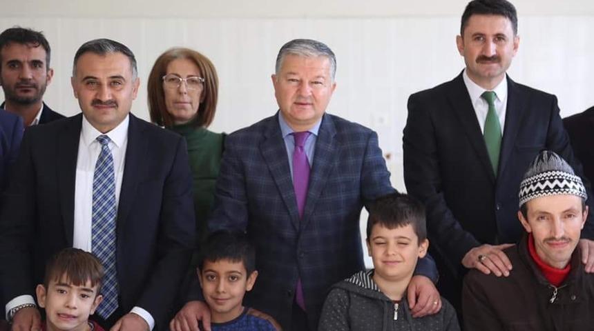 Develi protokol&uuml; işitme engellileri ziyaret etti