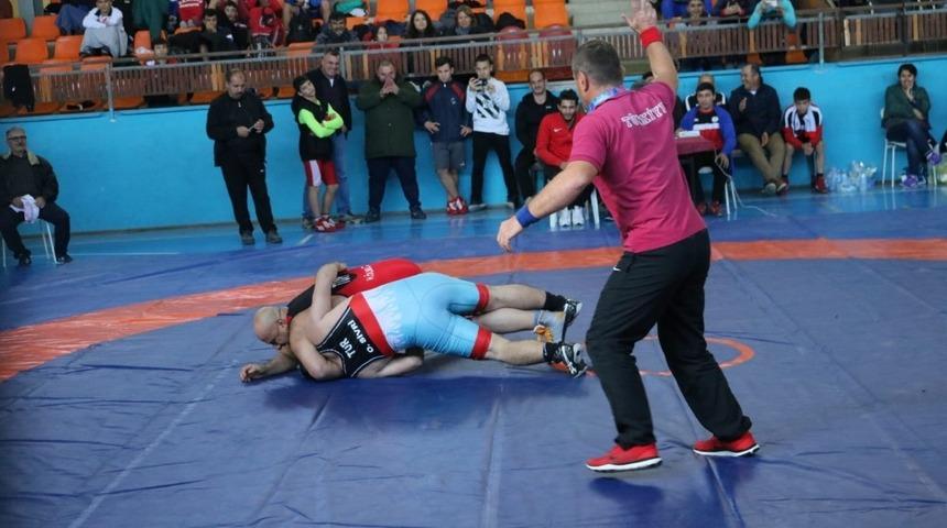 Milli g&uuml;reş&ccedil;i &Ouml;lmez mindere veda etti