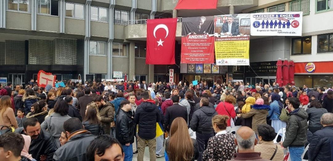 Engelliler engelsiz bir yaşam i&ccedil;in y&uuml;r&uuml;d&uuml;