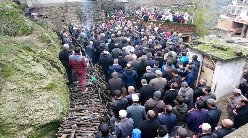 Trafik kazasında hayatını kaybeden G&uuml;ll&uuml; Hafız&rsquo;ı son yolculuğuna uğurlandı