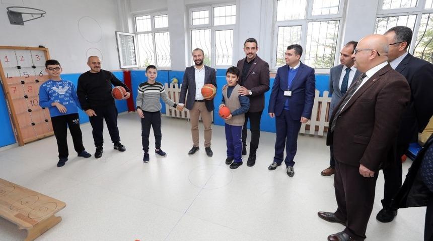 Başkan Çoban’dan engelli öğrencilere özel ilgi