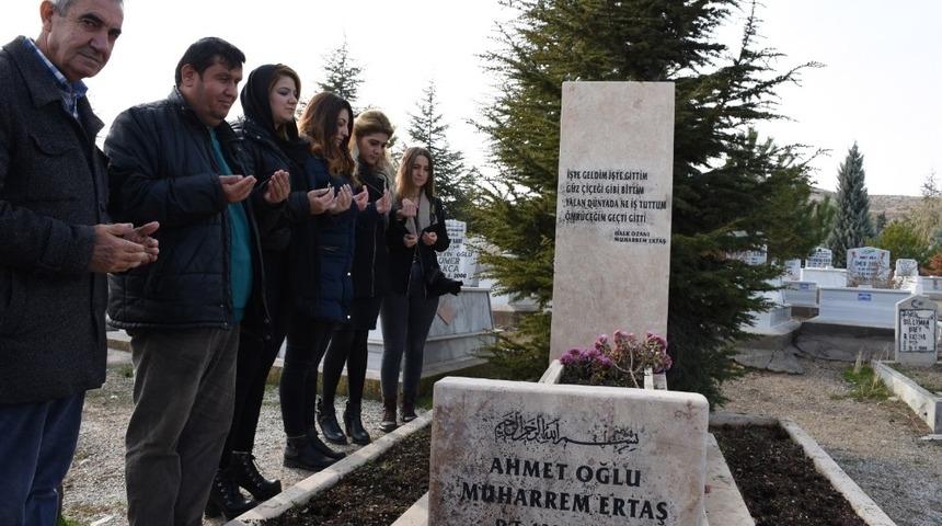 Halk ozanı Neşet Ertaş’ın babası Muharrem Ertaş, ölümünün 34. yılında mezarı başında anıldı