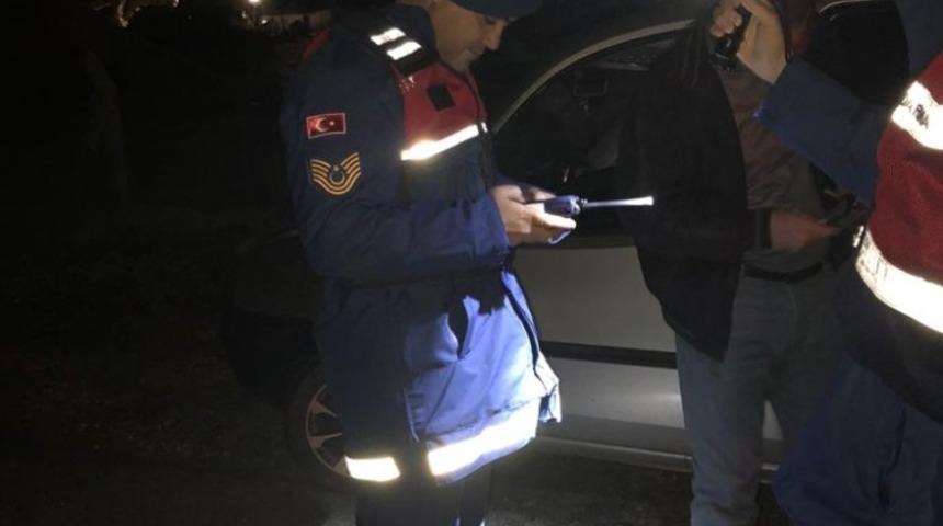 Garson görünümlü konsomatrisler, jandarmanın dikkatinden kaçmadı