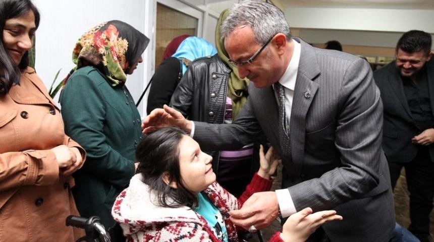 Başkan K&ouml;şker &ouml;zel &ccedil;ocukları yalnız bırakmadı