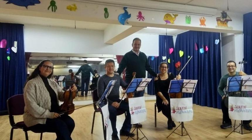 Klasik m&uuml;ziği &ouml;ğrencilerin ayağına taşıdılar