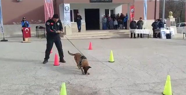 Bursa'da, polislerden okullara ziyaret