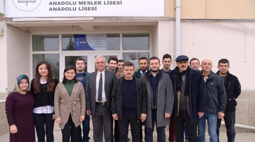 &Ouml;ğretmenler, işaret diliyle &ccedil;ektikleri videoyu &ouml;zel eğitim sınıfına armağan etti