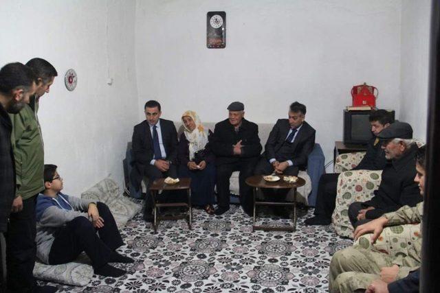 Vali &Ccedil;ağatay&rsquo;dan şehit ailelerine ziyaret 1