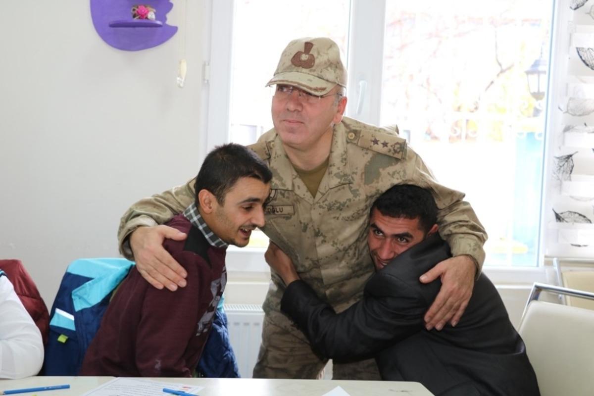 Kahraman y&uuml;rekler, engelsiz y&uuml;rekleri unutmadı