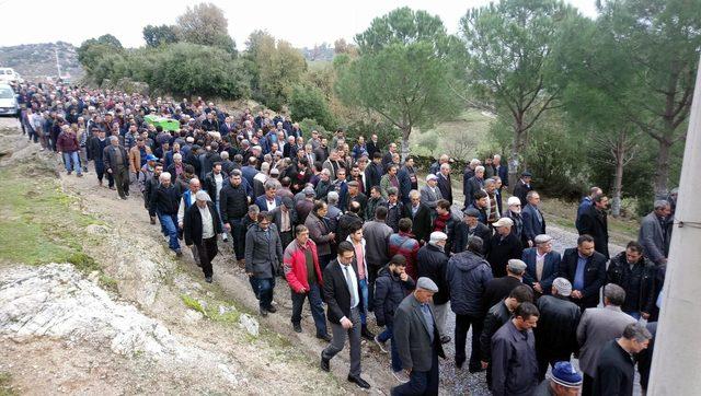 Tur otobüsünün çarptığı genç kız, son yolculuğuna uğurlandı