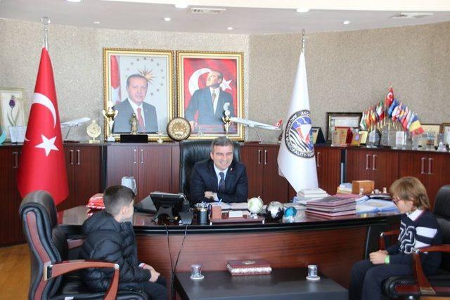 Başkan Cüneyt Yemenici başarılı öğrencileri ödüllendirdi 1